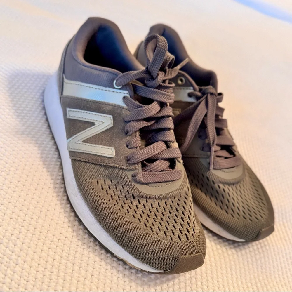 NEW BALANCE 24 Dark Grey & Silver Athletic Running Tennis Shoes Women’s Sneakers - Picture 2 of 10
